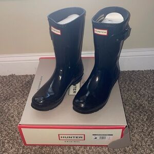 Womens ombré hunter rain boots! Slightly worn, size 9! Black/dark slate color!